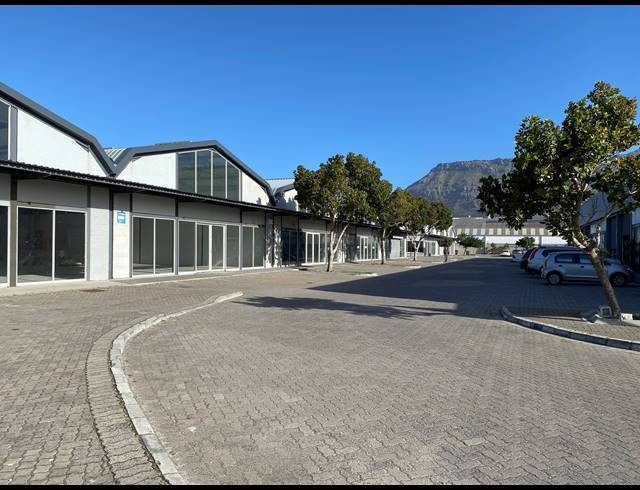 298M² RETAIL TO LET IN TOKAI